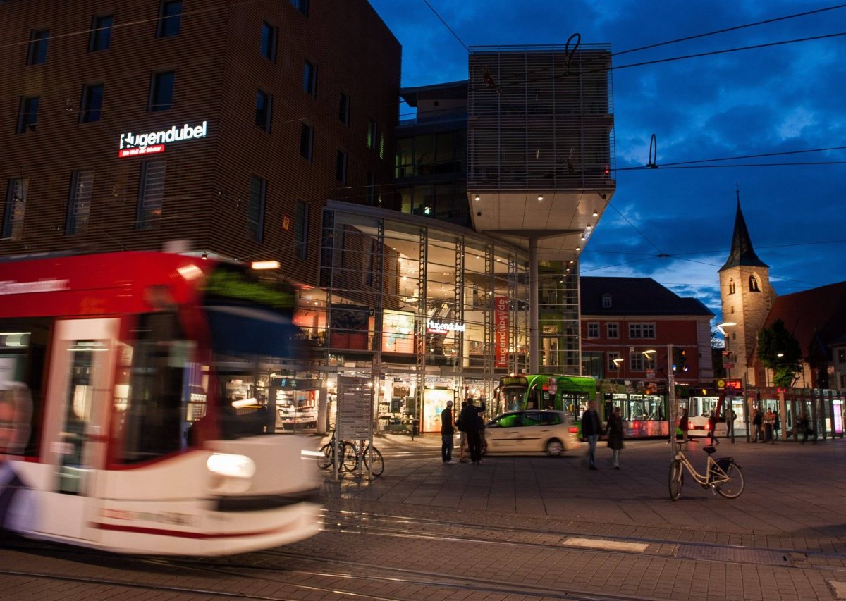 erfurt straßenbahn.jpg