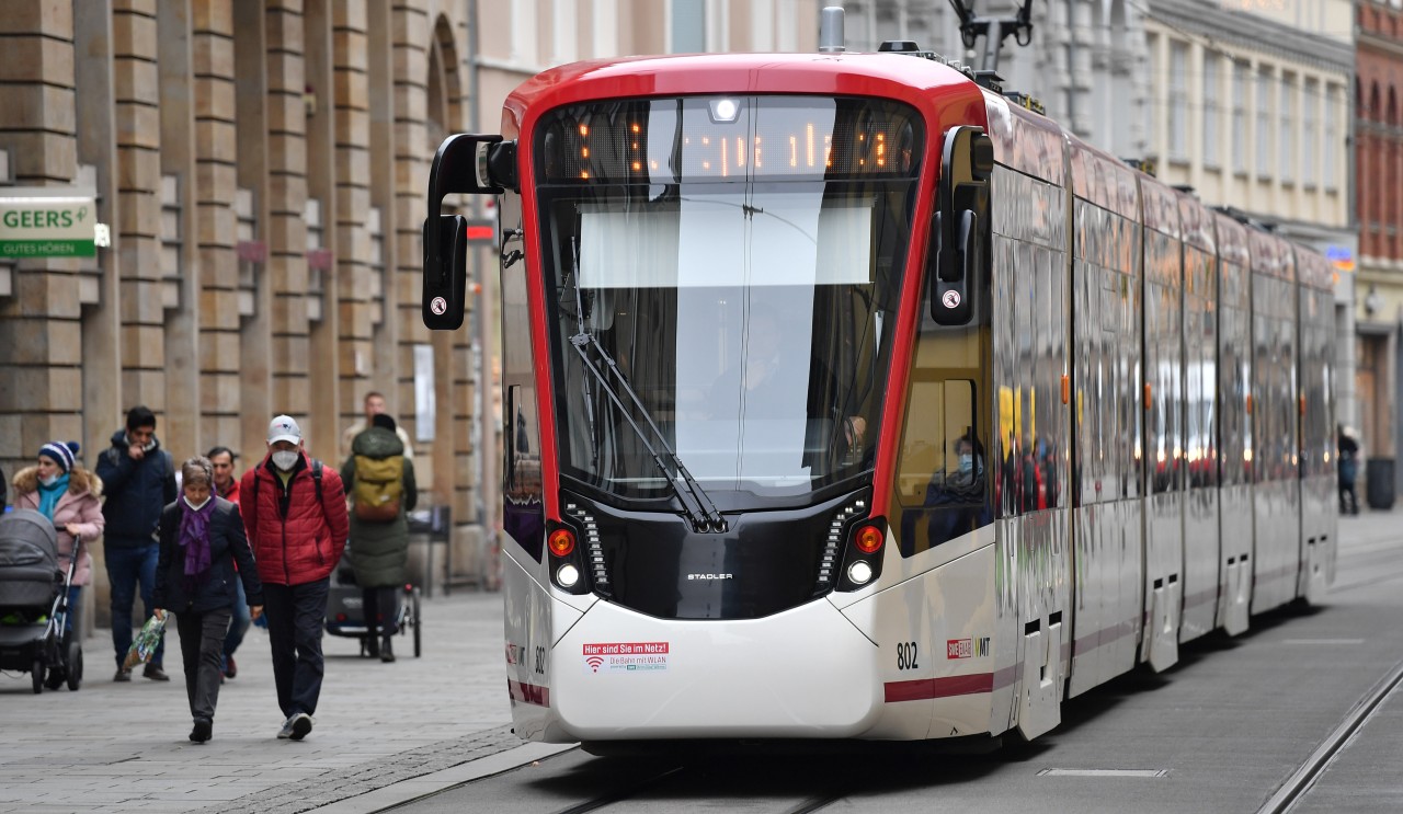 Ein Fußgänger wurde am Mittwoch in Erfurt von einer Straßenahn erfasst. (Symbolbild)