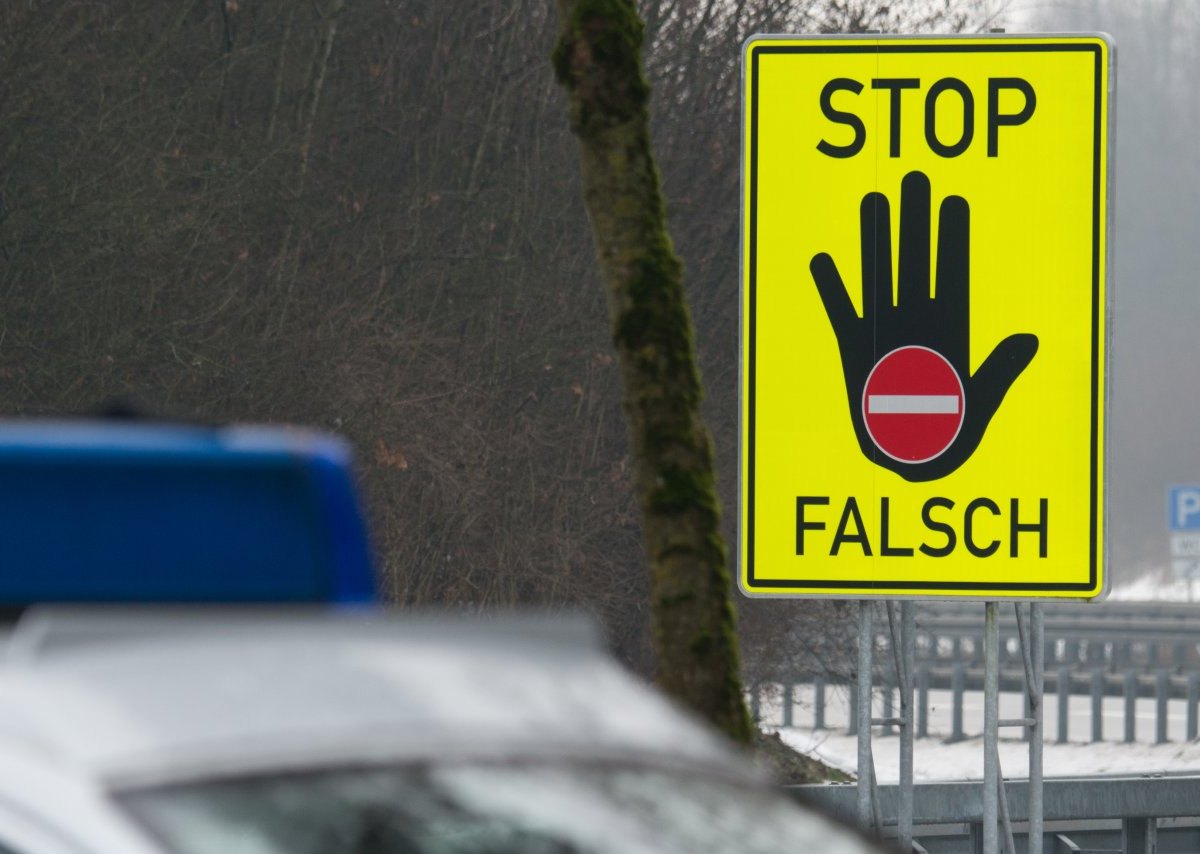 geisterfahrer thüringen a71 schild