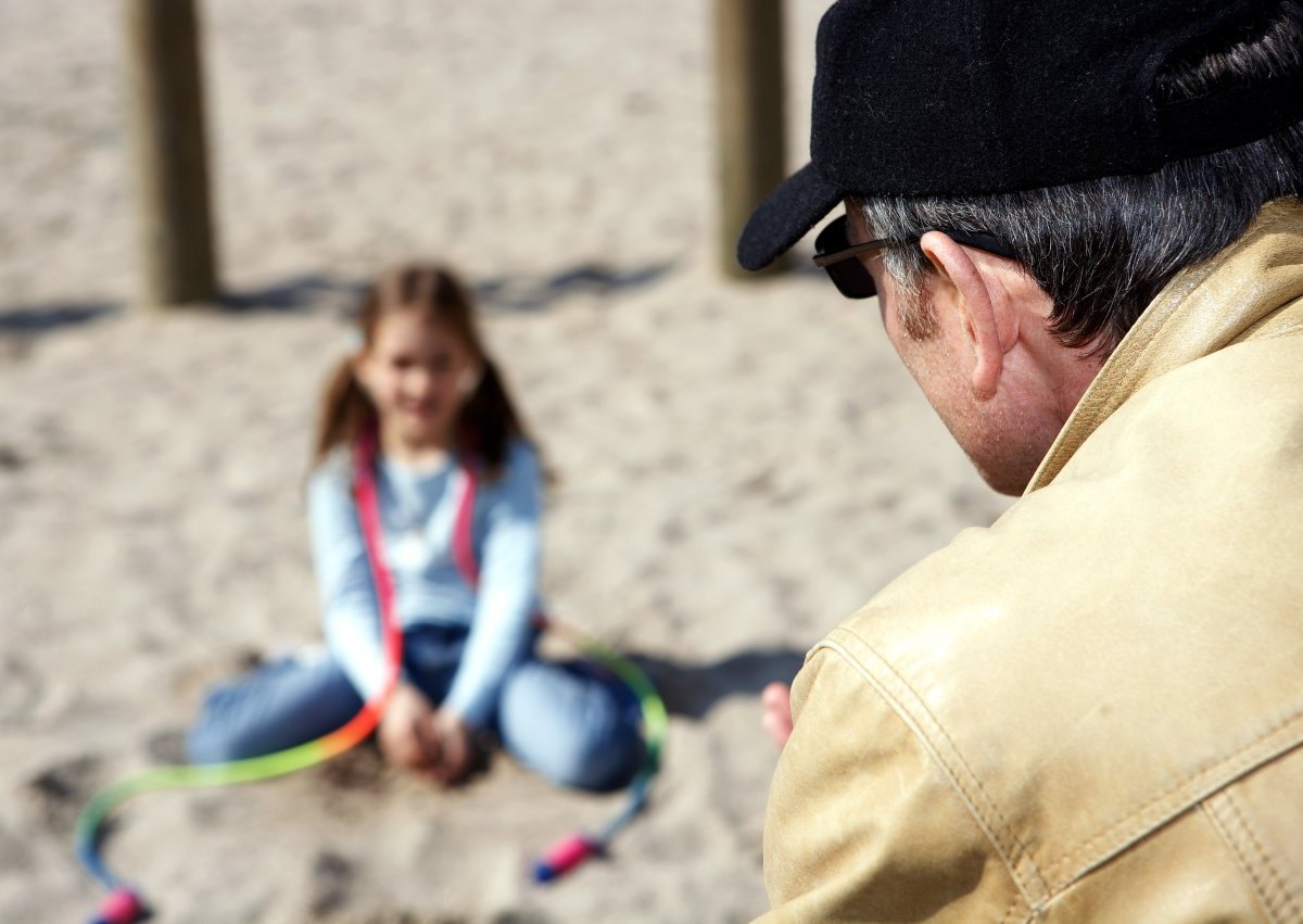 gotha mann unbekannter fremder kind mädchen kinderfänger welpen