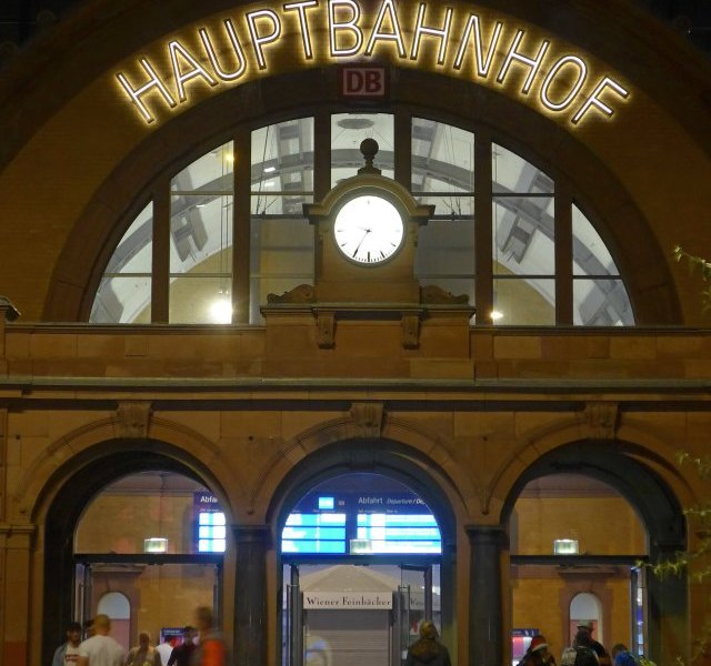 hauptbahnhof erfurt.jpg