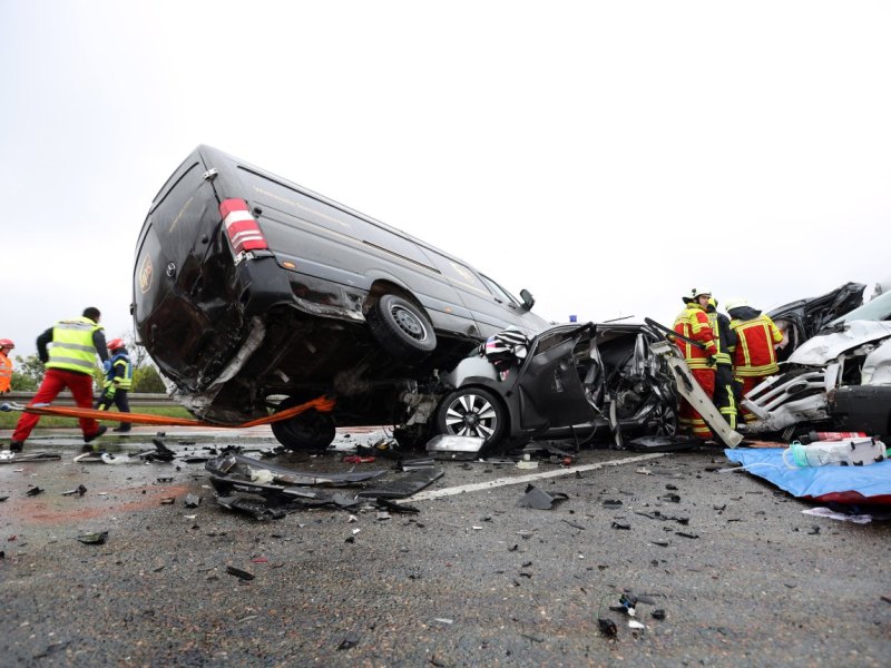 massenkarambolage-unfall-a4-gera-tote