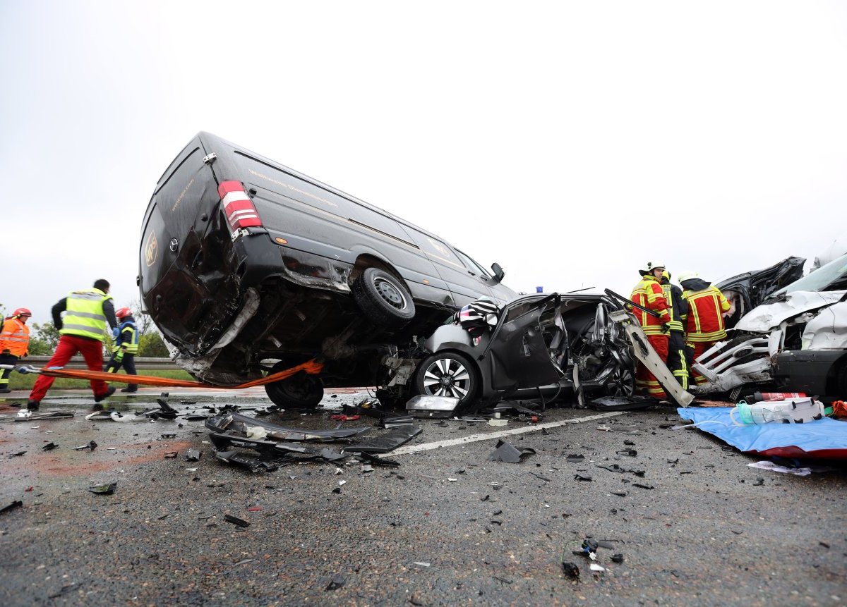 massenkarambolage-unfall-a4-gera-tote