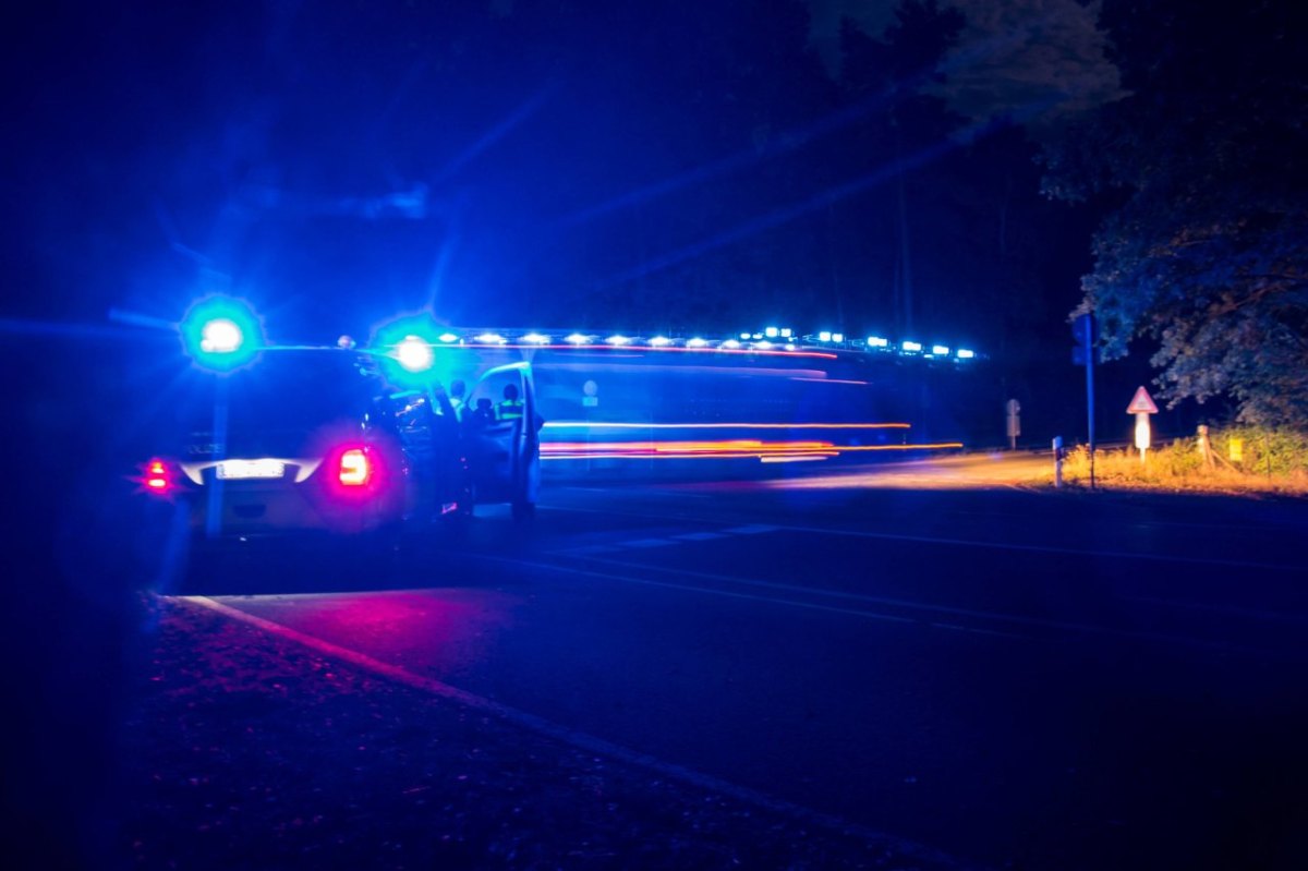 polizei blaulicht nacht nachts abend dunkel