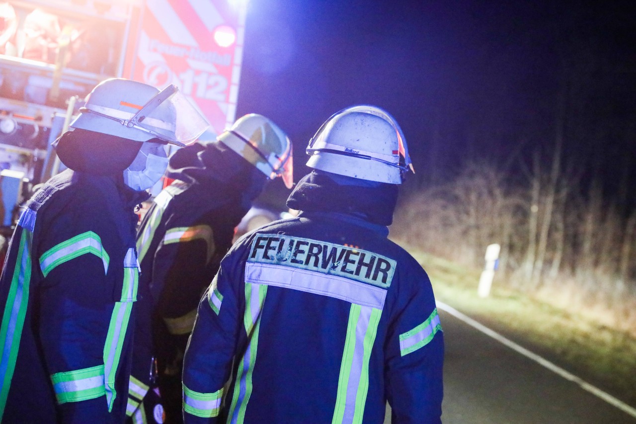 Ein lauter Knall hat Menschen in Thüringen aufgeschreckt. die Feuerwehr musste anrücken. (Symbolbild)