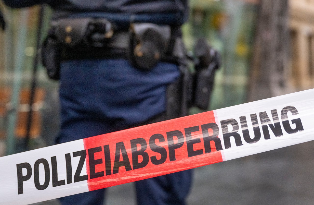 Nach einem Polizeieinsatz in Thüringen ist ein Mensch gestorben. (Symbolbild)