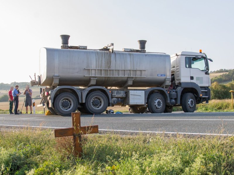 tödlicher Unfall bei Stadtilm - Lkw und Motorrad kollidieren auf B87 (1).jpg