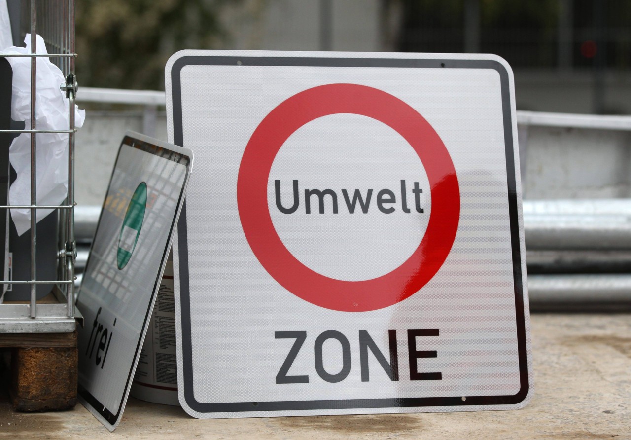 Erfurt: Die Stadt muss hunderte Verkehrsschilder wieder abbauen. (Archivbild)