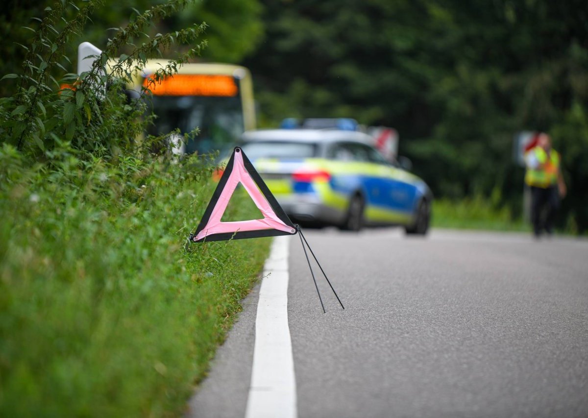 unfall polizei motorrad polizei blaulicht sperrung