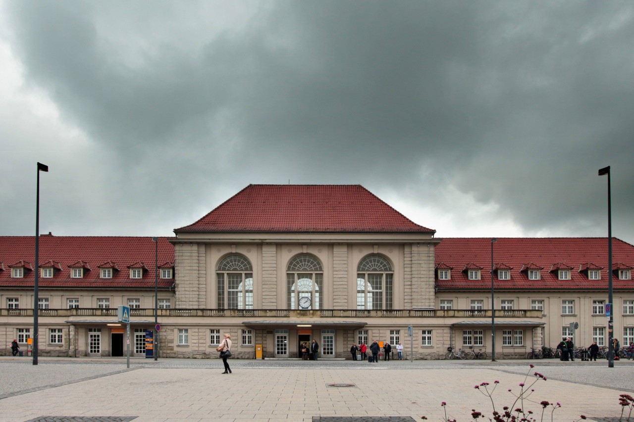 Brutaler Raubüberfall am Weimarer Bahnhof? Der Mann, der den Notruf absetzte, hatte ganz andere Pläne. (Archivbild)