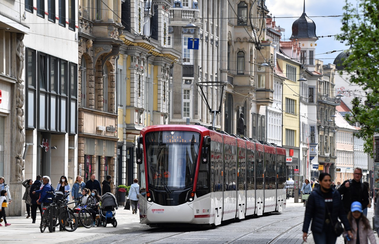 Für 9 Euro drei Monate in Bus und Bahn durch Erfurt – mit dem 9-Euro-Ticket soll das gehen. (Archivbild)