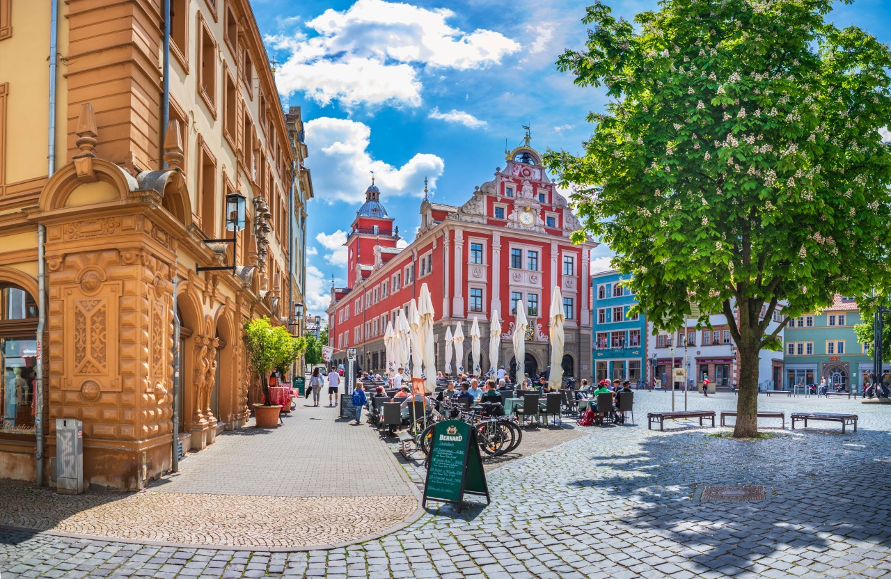 Ein neues Café am Hauptmarkt in Gotha verzaubert seine Kundschaft mit einem blumigen Erlebnis. (Archivbild)