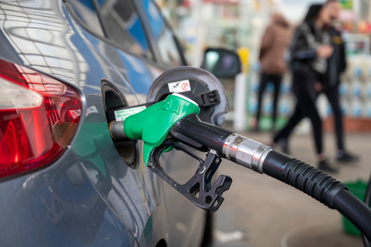 Mit einer richtig dreisten Masche versuchte ein Mann bei einer Aral Tankstelle in Thüringen Sprit zu stehlen. (Symbolbild)