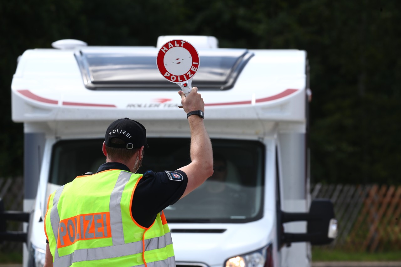 Kein Bargeld für den Strafzettel? Bald kein Problem für die Polizei in Thüringen. (Symbolbild)