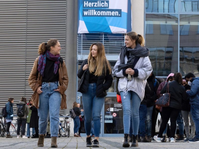 Jena Uni Studentinnen.jpg