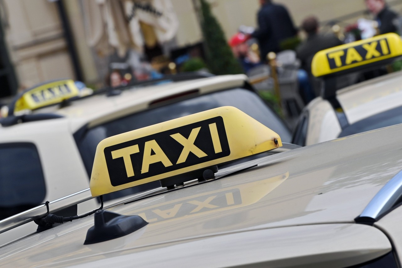 Thüringen: Taxi-Fahrerin rettet Seniorin. (Symbolbild)