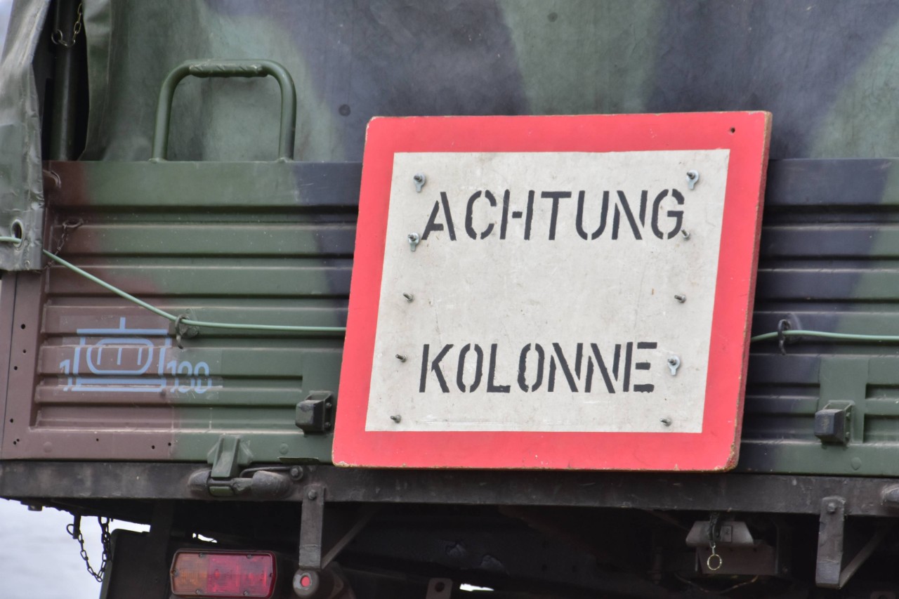 Auf den Straßen von Thüringen könnte es neben einer Panzer-Kolonne eng werden. (Symbolbild)