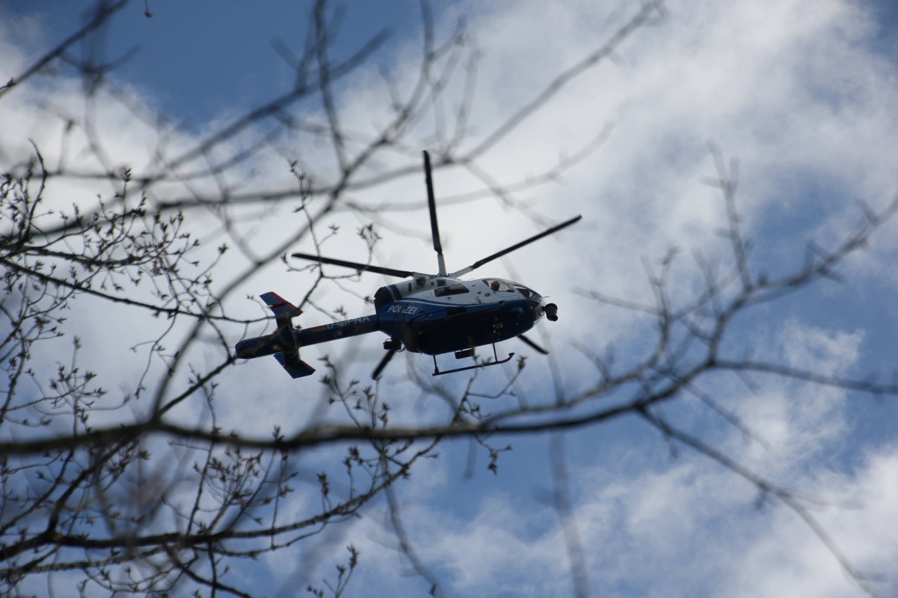 Sogar der Polizeihubschrauber suchte das Gelände rund um die Ilm in Thüringen ab. (Symbolbild)