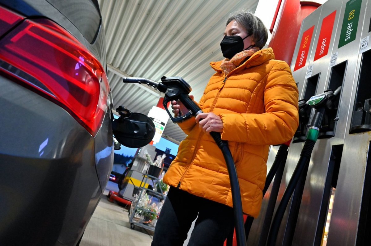 thüringen spritpreise frau tankstelle