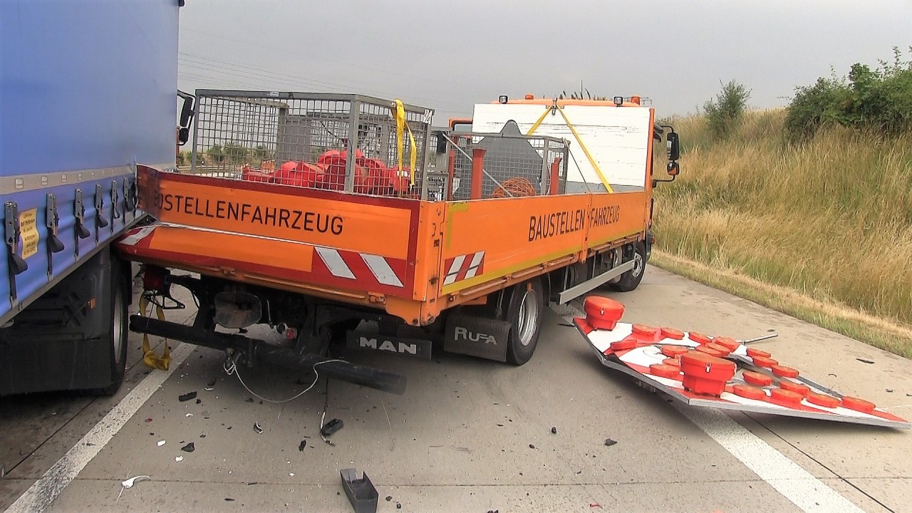 Schild-Unfall sorgt für Kilometer langen Stau auf der A71 bei Erfurt! 