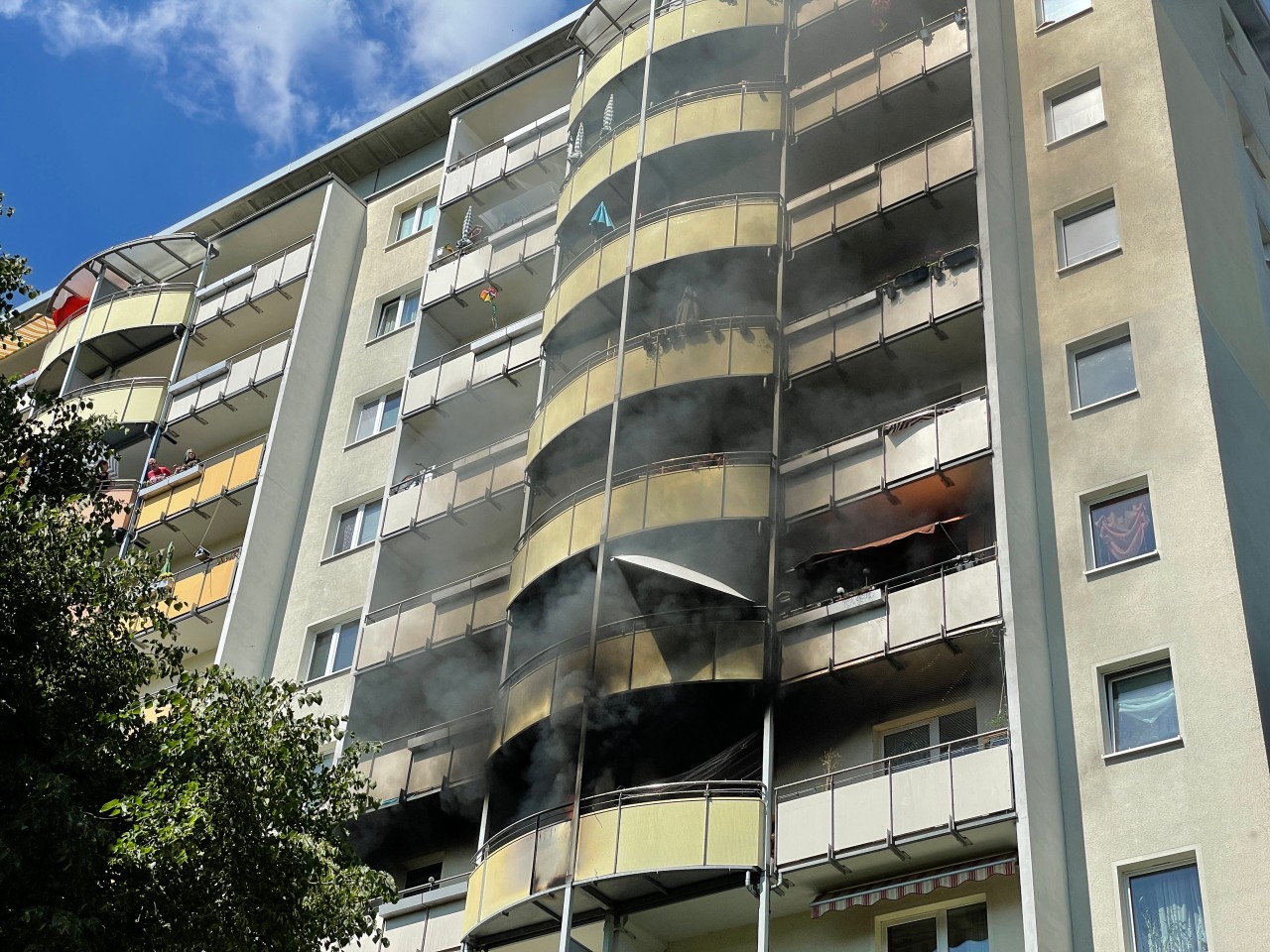 In Suhl ist ein Feuer in einem elfstöckigen Hochhaus ausgebrochen! 