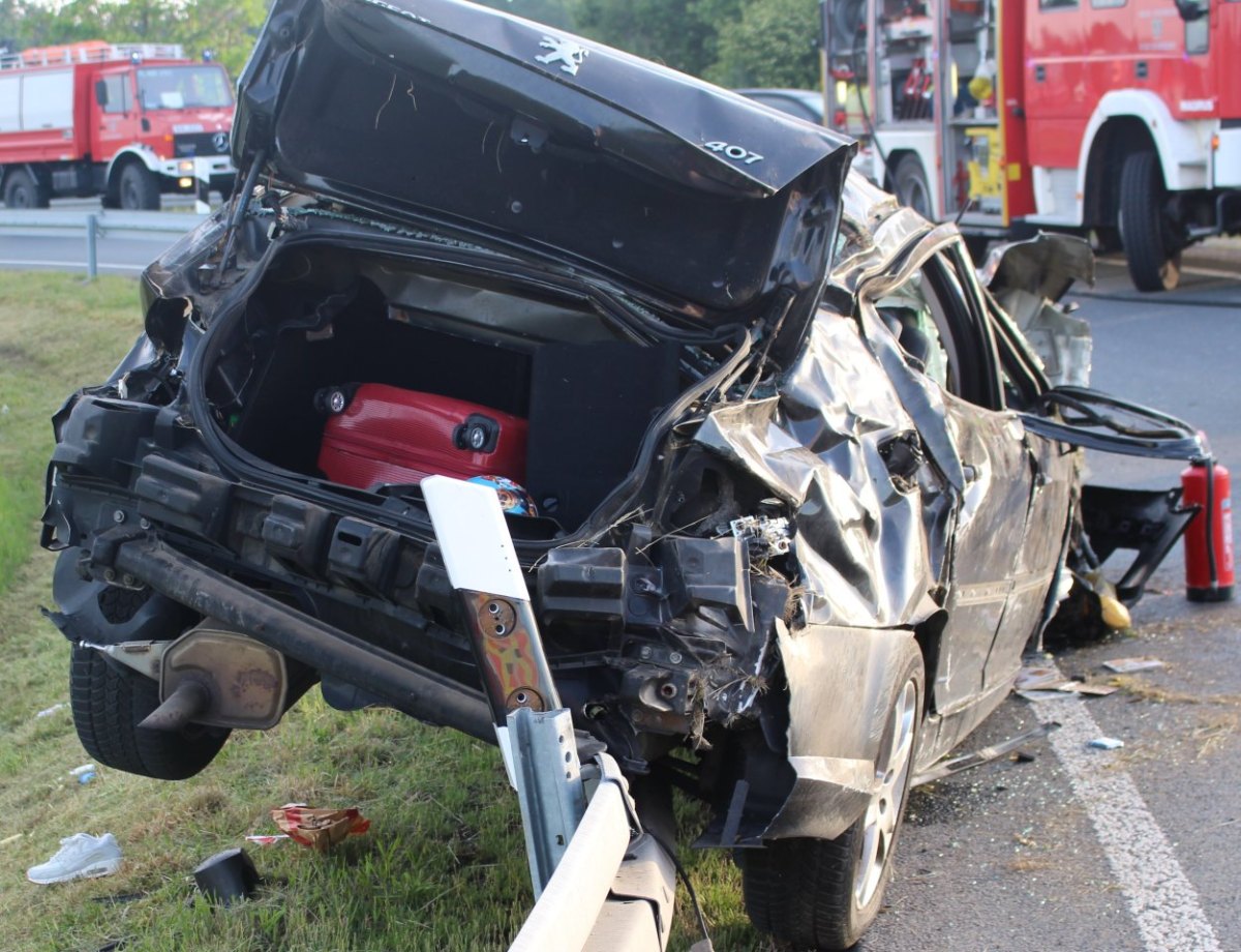 a4 in thüringen crash unfall.jpg