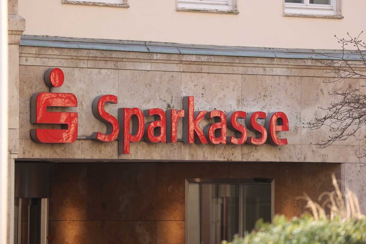 Viele Filialen der Sparkasse haben gerade erheblich mit der Bargeldversorgung zu kämpfen. (Symbolbild)