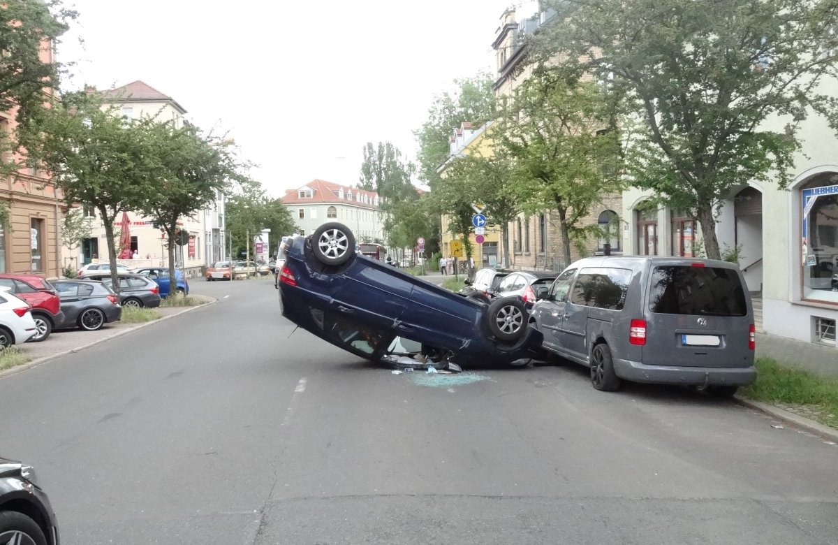 weimar unfall mercedes erfurter Straße