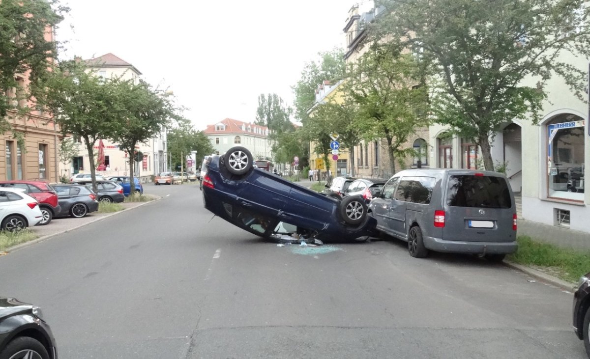 weimar unfall mercedes erfurter Straße