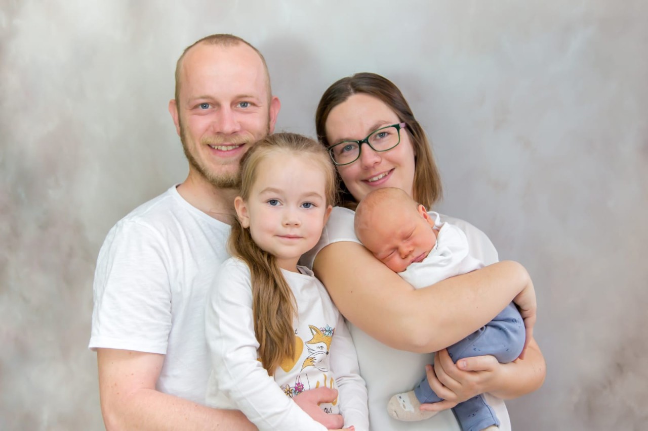 Die Familie Preising (von links nach rechts: Philipp, Johanna, Michelle, Jakob) steht nach der Brandkatastrophe vor dem Nichts.