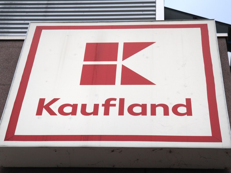 Kaufland Zeichen an Außenfassade