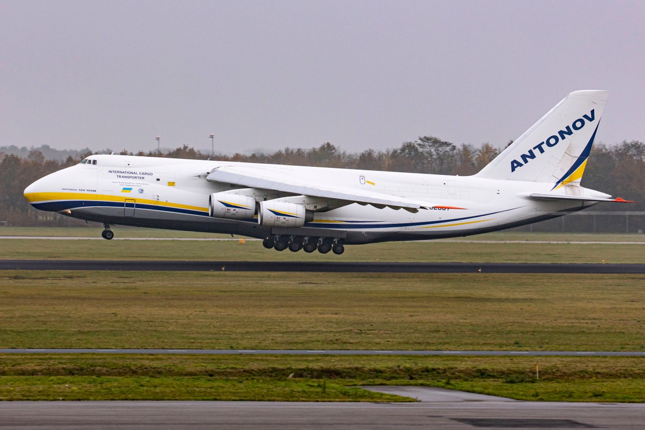 Am Flughafen Leipzig sorgte das Notmanöver einer Antonov AN-124 für Aufsehen. (Symbolbild) 