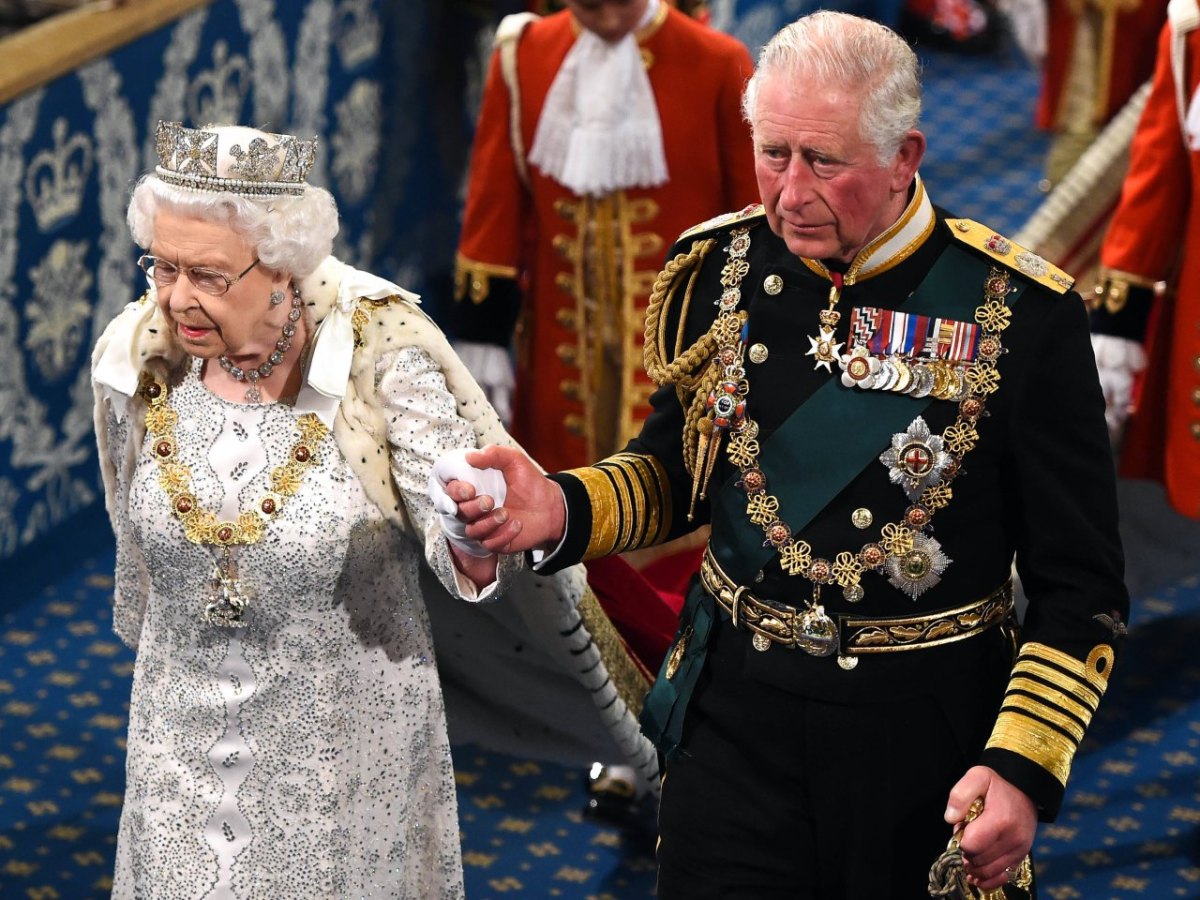 Prinz-Charles-Queen-Elizabeth-II.jpg
