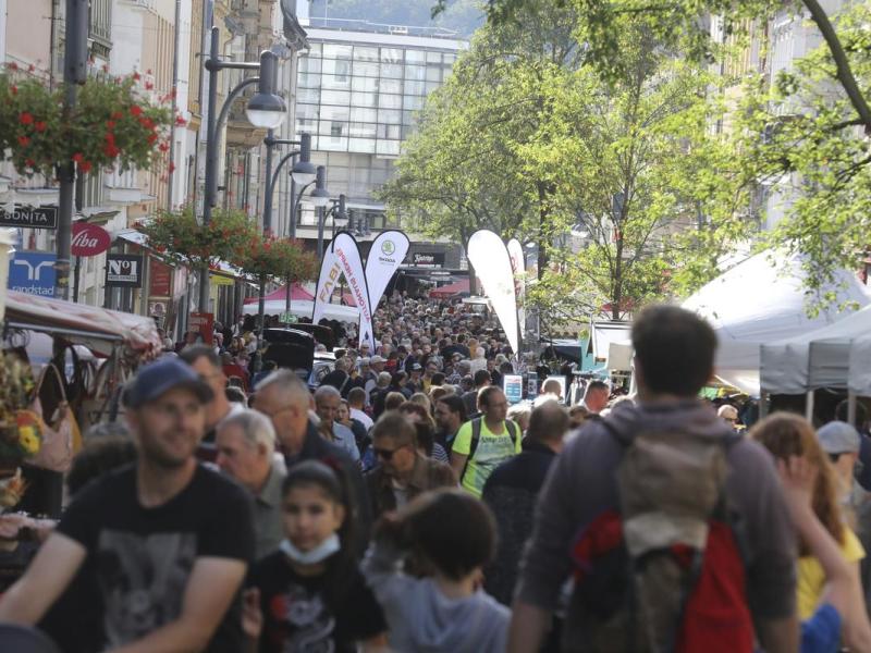 Menschenmasse auf dem Höhlerfest in Gera