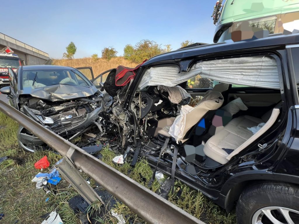 Schwerer Unfall in Thüringen. Nach dem Crash bei Bad Langensalza geht es vor allem einer Unfallbeteiligten sehr schlecht.