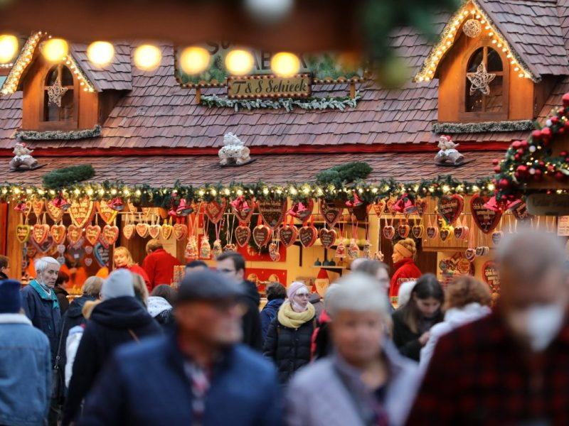 Der Erfurter Weihnachtsmarkt steht vor der Tür. Dieses Jahr gibt es eine ganz besondere Hütte auf dem Mittelaltermarkt. (Archivbild)