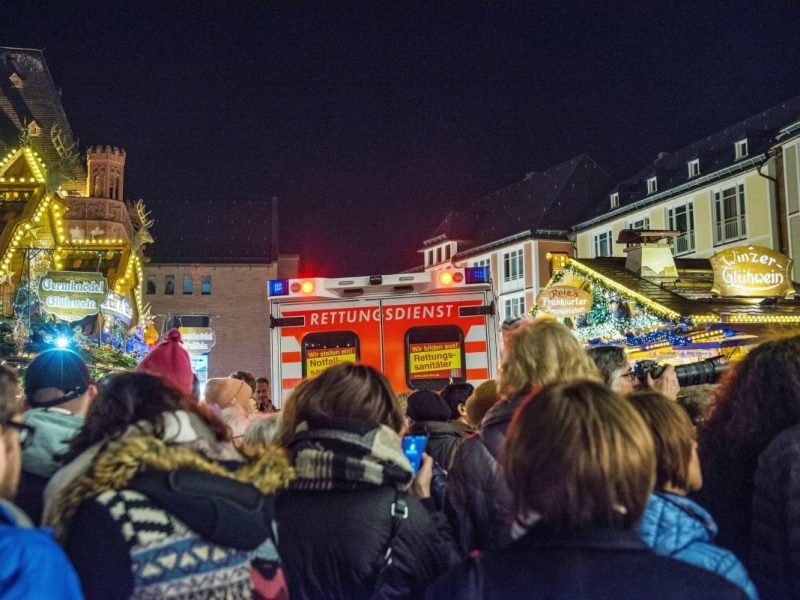 Auf dem Weihnachtsmarkt in Eisenach ist eine Jugendliche schwer verletzt worden.