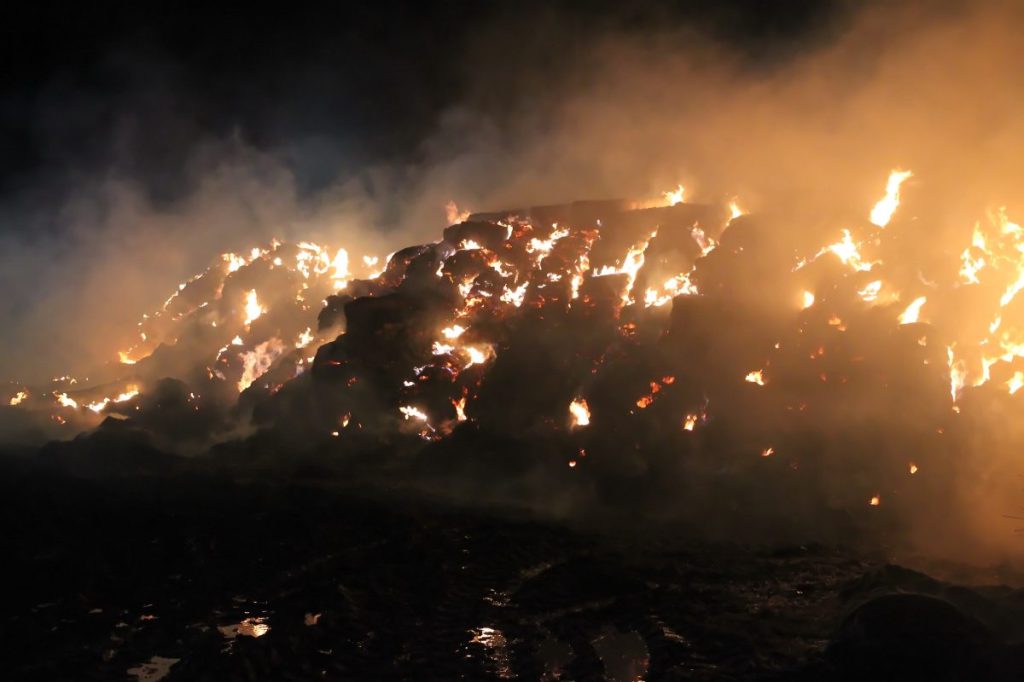 Gegen 5 Uhr alarmierte die Rettungsleitstelle die Feuerwehren der "Engelsdörfer" zu einem Brand in Westerengel.