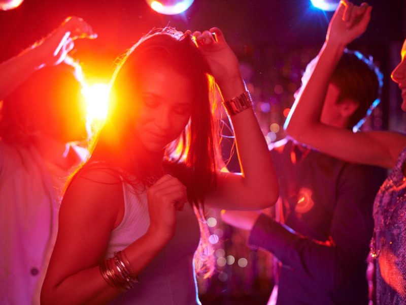 Bei einer Jugend-Disco in Jena sind mindestens zwei junge Frauen zum Opfer geworden. Sie erlitten mysteriöse Schnittverletzungen. Mehr hier!