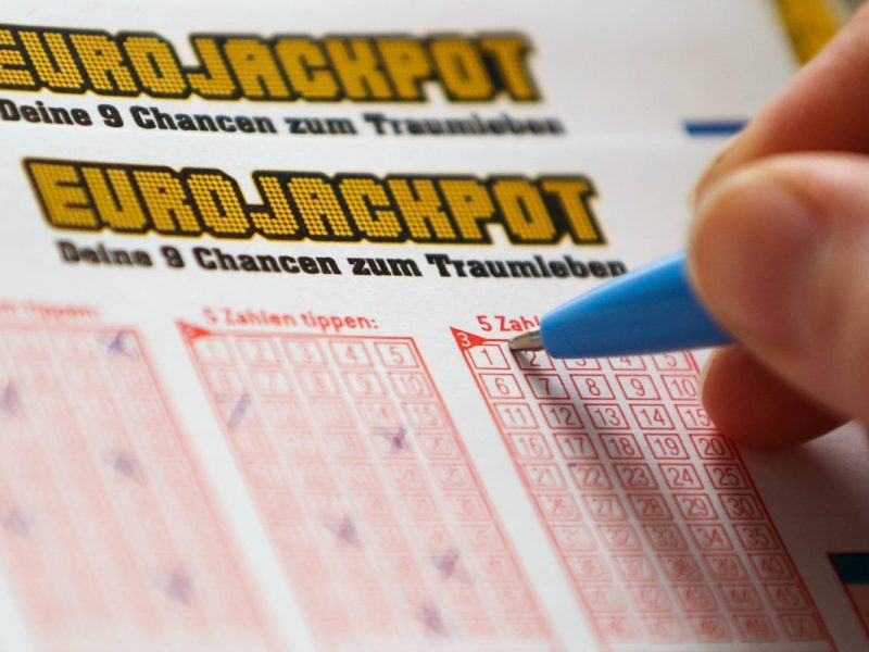 Glückwunsch! Ein Lotto-Spieler aus Thüringen hat beim Eurojackpot eine fette Summe abgeräumt. Tatsächlich ist der Gewinn besonders...