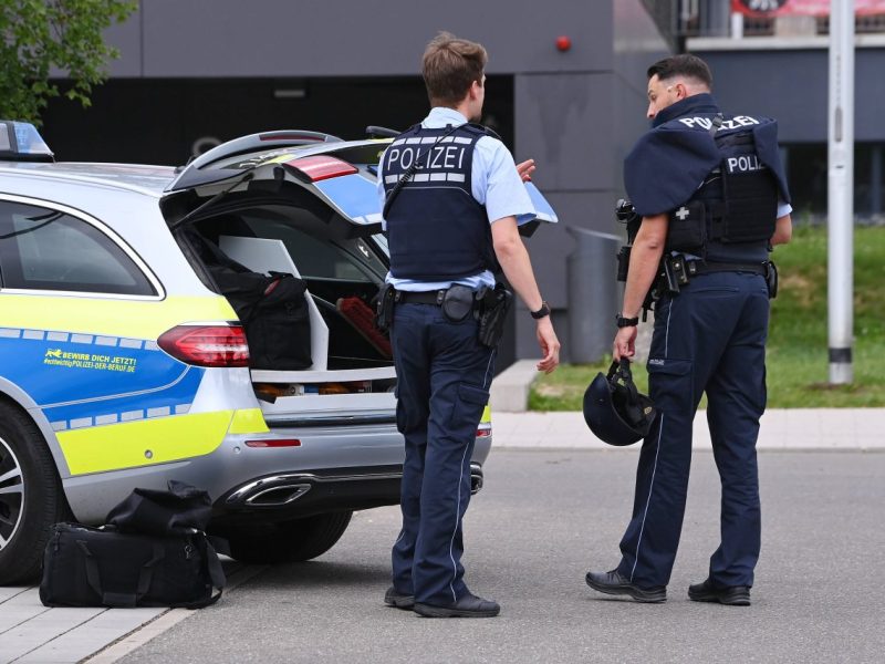 An einer Schule in Erfurt hat es einen Amok-Alarm gegeben. Die Polizei war im Großeinsatz. Mehr Infos hier.