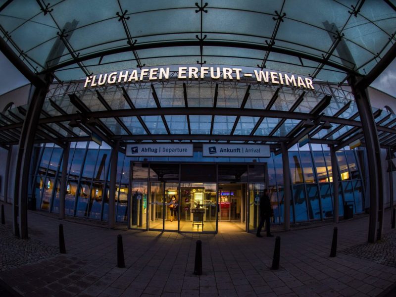 Rund 150 Urlauber sind am Sonntag umsonst sehr früh aufgestanden. Ihr Urlaubsflieger musste erstmal in Erfurt bleiben. Hier mehr Infos!