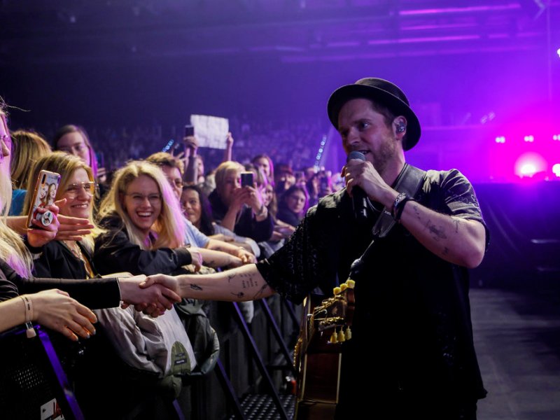 Johannes Oerding hat rund3.500 Fans in Erfurt begeistert – und hatte eine besondere Überraschung mit im Gepäck!