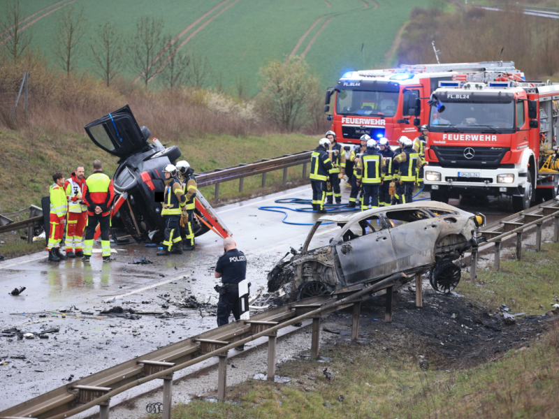 Horror-Crash in Thüringen! Sieben Menschen haben ihr Leben verloren.