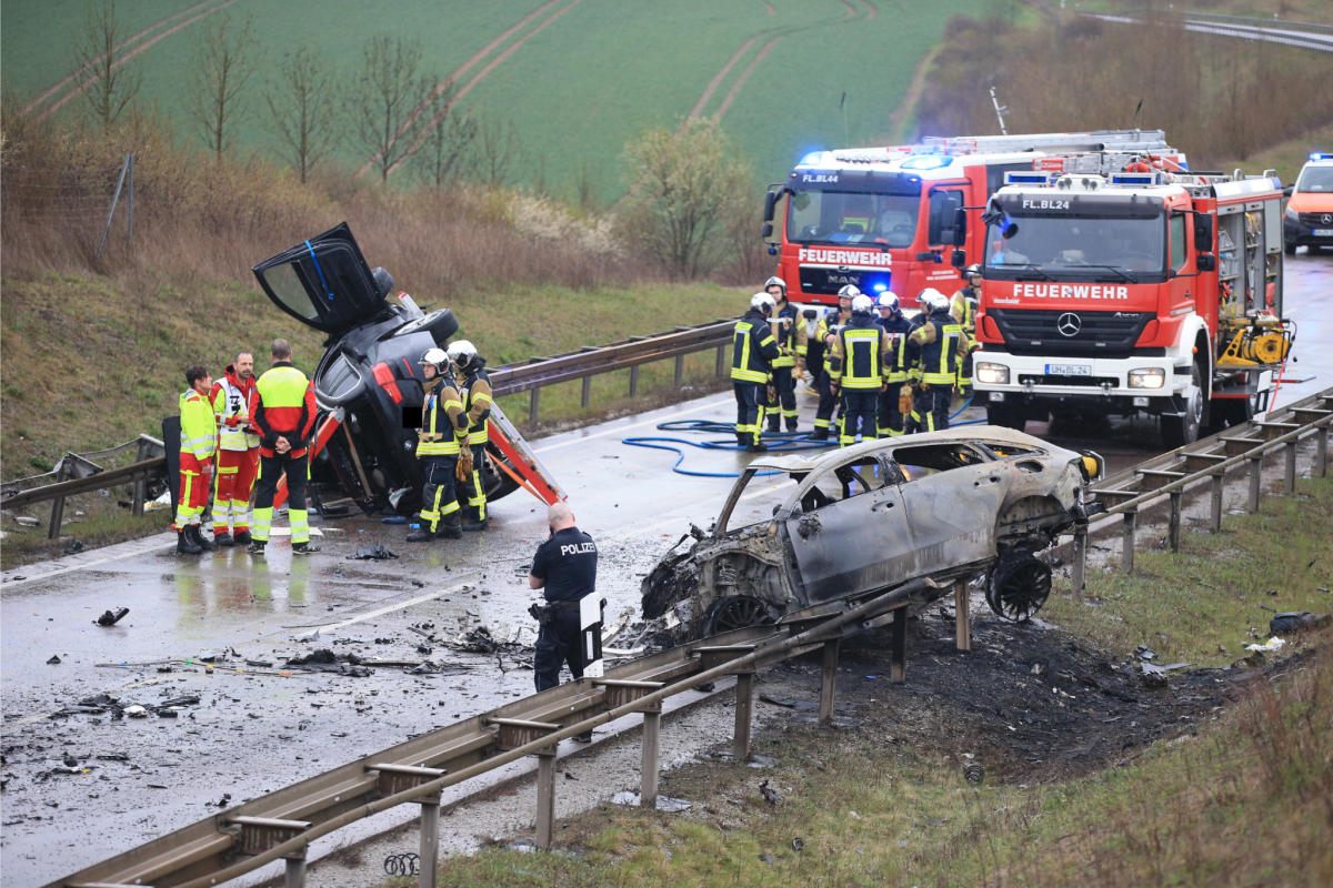 Horror-Crash in Thüringen! Sieben Menschen haben ihr Leben verloren.
