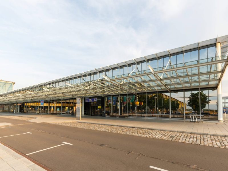 Der Flughafen Leipzig / Halle bekommt neue Flieger – und die können im Ernstfall Leben retten. (Archivbild)