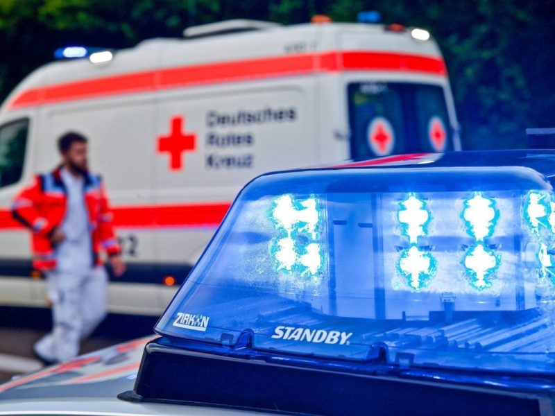 In Thüringen ist ein Motorradfahrer gegen einen Baum gekracht und dabei ums Leben gekommen.