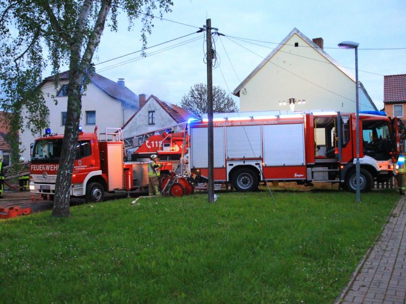 Anwohner haben am frühen Sonntagmorgen ein Knistern gehört. Dann folgte der Schock in Hohenbra in Thüringen!