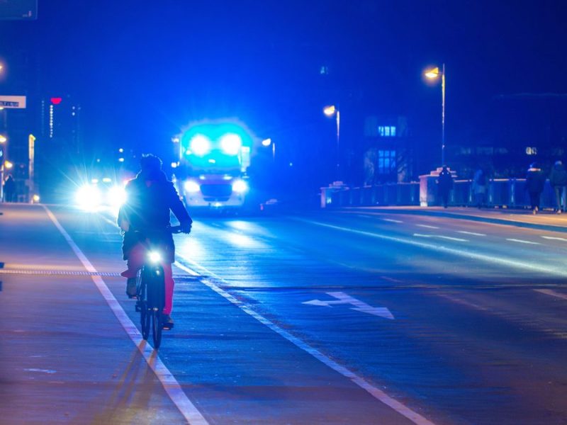 Die Thüringer Polizei hat einen vermeintlich betrunkenen Radfahrer gestoppt. Doch am Ende kam etwas ganz anderes ans Licht. (Symbolbild)