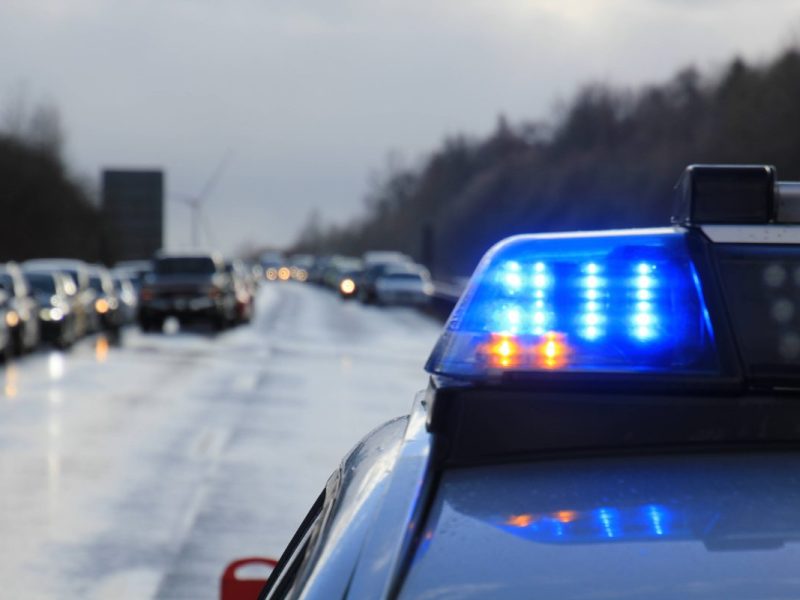 Ein Lkw-Unfall am frühen Mittwochmorgen hat den Verkehr auf der A9 in Thüringen lahmgelegt. Details dazu gibt's hier!